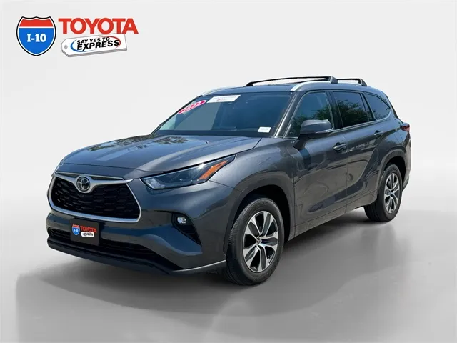 Gray 2022 Toyota Highlander XLE for sale in Indio, CA
