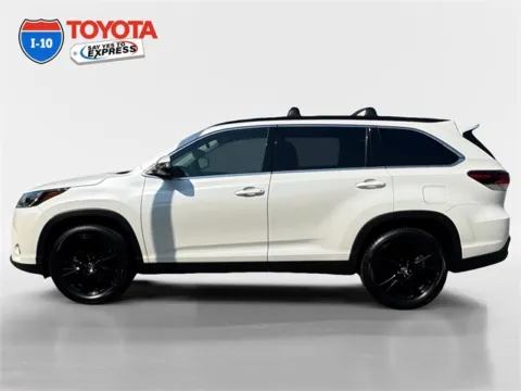 Photos of 2019 Toyota Highlander SE for sale in Indio, CA at I-10 Toyota