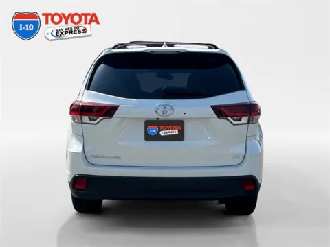 More photos of 2019 Toyota Highlander SE at I-10 Toyota, CA