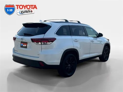 More photos of 2019 Toyota Highlander SE at I-10 Toyota, CA