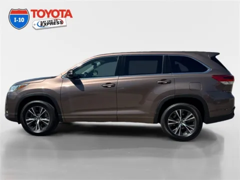 Photos of 2018 Toyota Highlander LE for sale in Indio, CA at I-10 Toyota