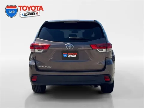 More photos of 2018 Toyota Highlander LE at I-10 Toyota, CA