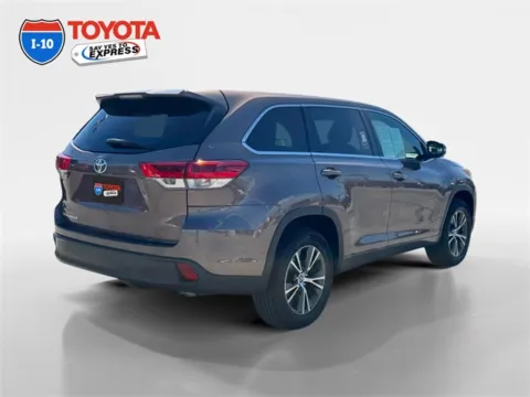 More photos of 2018 Toyota Highlander LE at I-10 Toyota, CA