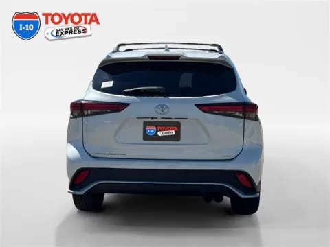 More photos of 2021 Toyota Highlander XSE at I-10 Toyota, CA