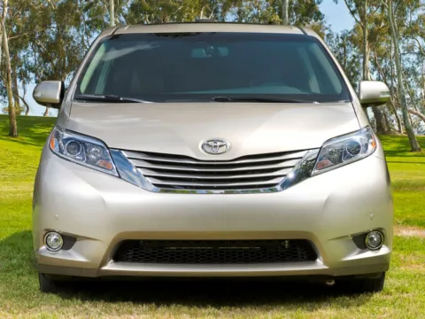 Red 2017 Toyota Sienna XLE for sale in Indio, CA