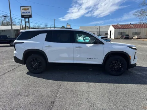 More photos of 2026 Chevrolet Traverse FWD LT at Hixson Chevrolet of DeRidder, LA