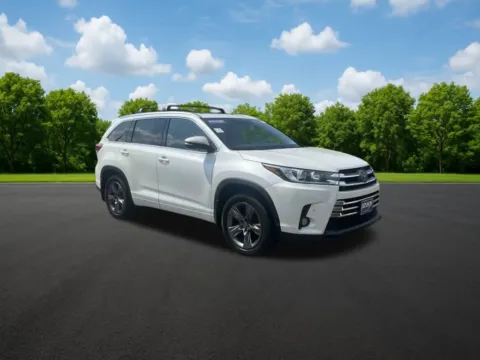 White 2018 Toyota Highlander Limited Platinum for sale in DeRidder, LA