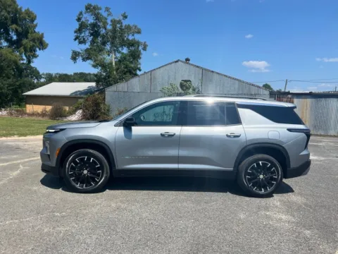 More photos of 2026 Chevrolet Traverse FWD LT at Hixson Chevrolet of DeRidder, LA