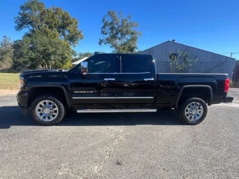 More photos of 2019 GMC Sierra 2500HD Denali at Hixson Chevrolet of DeRidder, LA