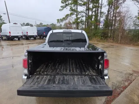 More photos of 2021 Toyota Tacoma TRD Off Road at Hixson Ford Leesville, LA