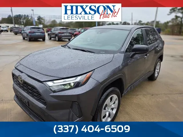 2025 Toyota RAV4 LE's photo