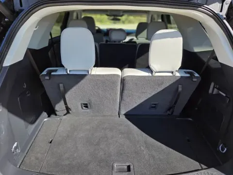 More photos of 2025 Ford Explorer Active at Hixson Ford Leesville, LA