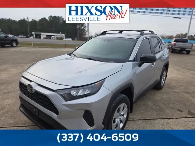 2021 Toyota RAV4 LE's photo