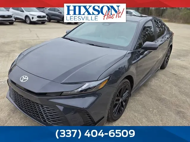 2025 Toyota Camry LE's photo