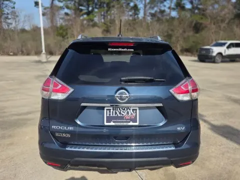 More photos of 2016 Nissan Rogue SV at Hixson Ford Leesville, LA