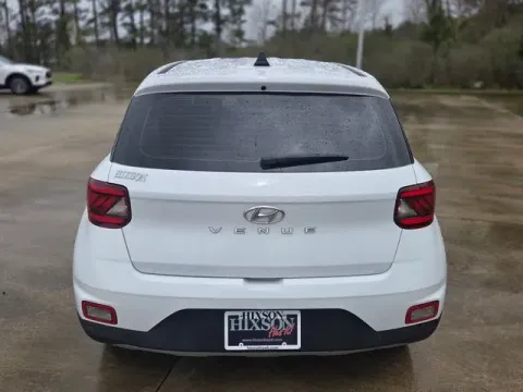 More photos of 2022 Hyundai Venue SE at Hixson Ford Leesville, LA