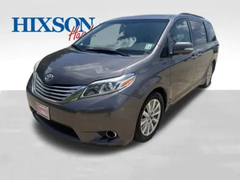 Silver 2015 Toyota Sienna XLE for sale in Leesville, LA