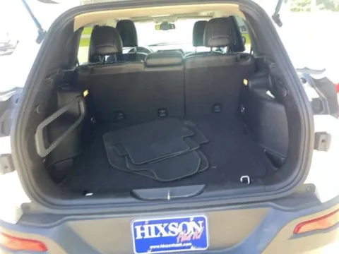 More photos of 2015 Jeep Cherokee Limited at Hixson Ford Leesville, LA