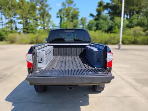 More photos of 2018 Nissan Titan XD SL at Hixson Ford Leesville, LA