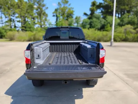 More photos of 2018 Nissan Titan XD SL at Hixson Ford Leesville, LA