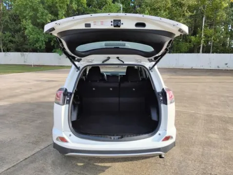 More photos of 2018 Toyota RAV4 XLE at Hixson Ford Leesville, LA