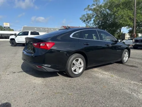 More photos of 2022 Chevrolet Malibu LS at Hixson Ford Leesville, LA
