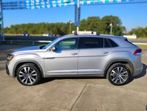 Photos of 2022 Volkswagen Atlas Cross Sport 3.6L V6 SEL Premium R-Line for sale in Leesville, LA at Hixson Ford Leesville