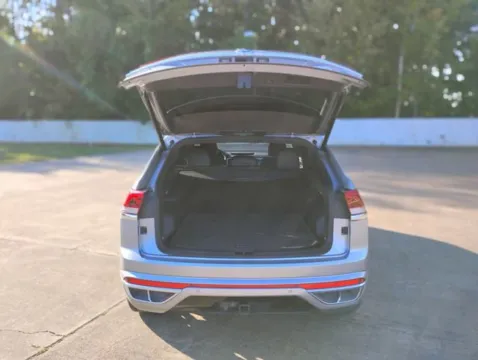 More photos of 2022 Volkswagen Atlas Cross Sport 3.6L V6 SEL Premium R-Line at Hixson Ford Leesville, LA