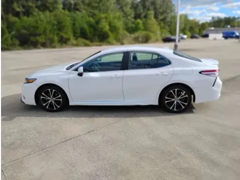 Photos of 2020 Toyota Camry SE for sale in Leesville, LA at Hixson Ford Leesville