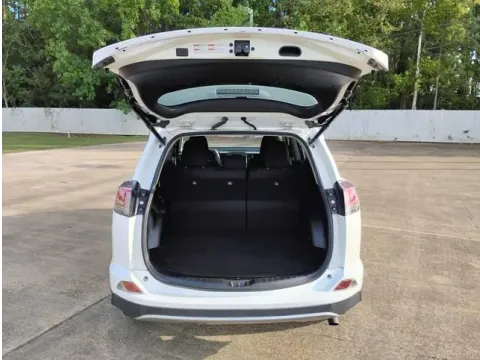 More photos of 2018 Toyota RAV4 XLE at Hixson Ford Leesville, LA