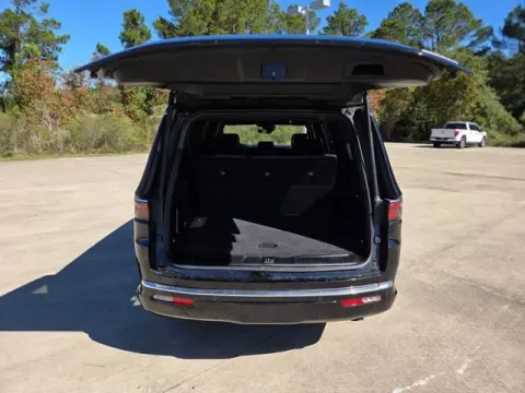 More photos of 2024 Jeep Wagoneer L Series II at Hixson Ford Leesville, LA