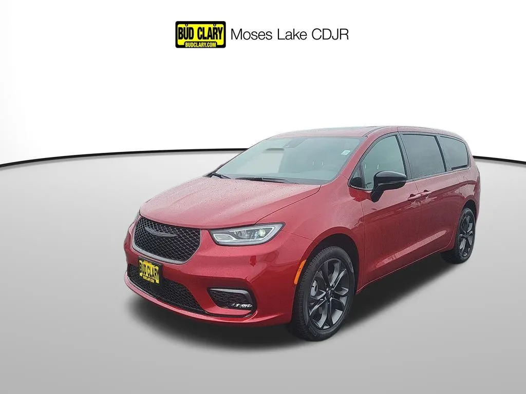 Red 2026 Chrysler Pacifica Select for sale in Moses Lake, WA