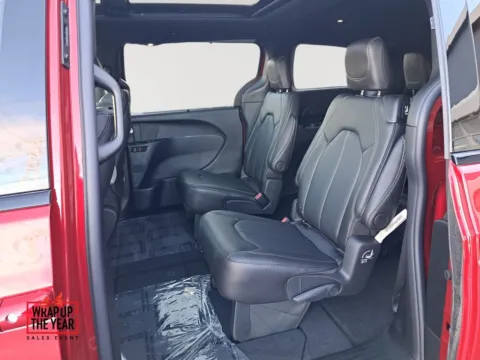 More photos of 2026 Chrysler Pacifica Select at CDJR of Moses Lake, WA