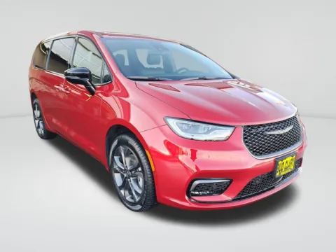 Another view of 2026 Chrysler Pacifica Select for sale in Moses Lake, WA at CDJR of Moses Lake