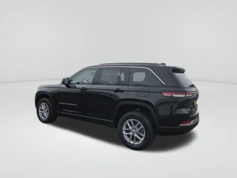 Another view of 2026 Jeep Grand Cherokee Laredo for sale in Moses Lake, WA at Bud Clary CDJR of Moses Lake