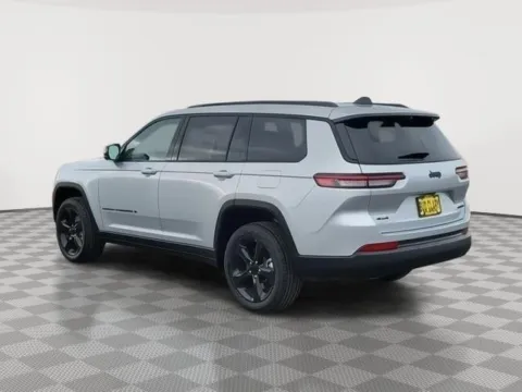 Another view of 2025 Jeep Grand Cherokee L Limited for sale in Moses Lake, WA at CDJR of Moses Lake