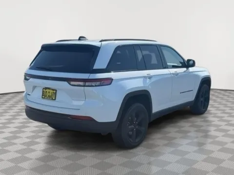 More photos of 2025 Jeep Grand Cherokee Altitude at CDJR of Moses Lake, WA