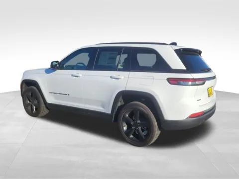 Another view of 2025 Jeep Grand Cherokee Altitude for sale in Moses Lake, WA at Bud Clary CDJR of Moses Lake