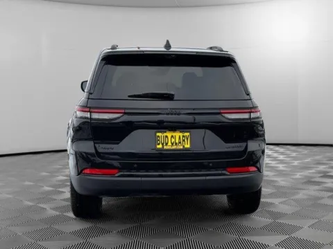 More photos of 2025 Jeep Grand Cherokee Limited at CDJR of Moses Lake, WA