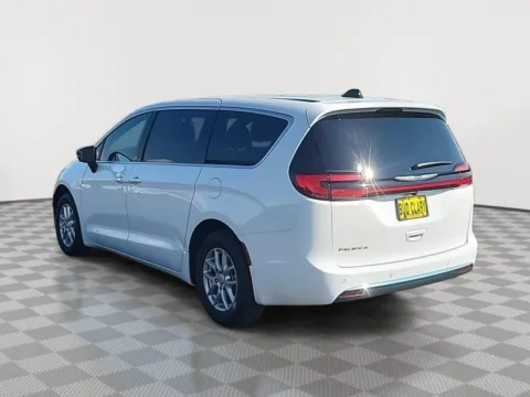Another view of 2026 Chrysler Pacifica Select for sale in Moses Lake, WA at CDJR of Moses Lake