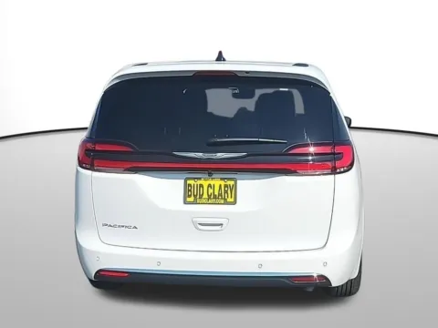 More photos of 2026 Chrysler Pacifica Select at CDJR of Moses Lake, WA