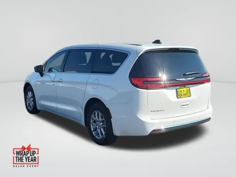 Another view of 2026 Chrysler Pacifica Select for sale in Moses Lake, WA at CDJR of Moses Lake