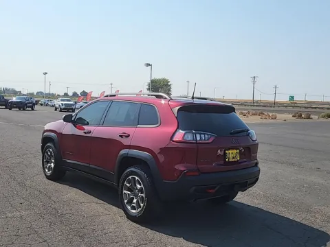 Another view of 2020 JEEP CHEROKEE TRAILHAWK 4X4 for sale in Moses Lake, WA at CDJR of Moses Lake