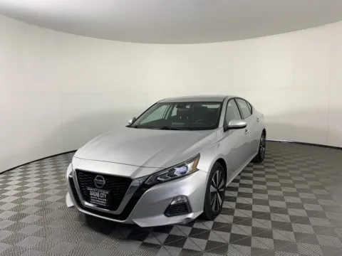 More photos of 2021 Nissan Altima 2.5 SV at Bridge City Auto Sales Luxury Used Cars Portland, OR