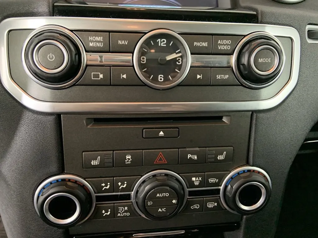 2016 Land Rover LR4 HSE photo 25