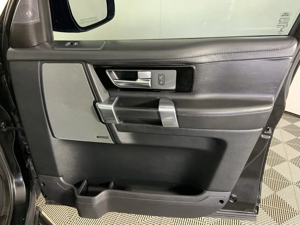 2016 Land Rover LR4 HSE photo 17