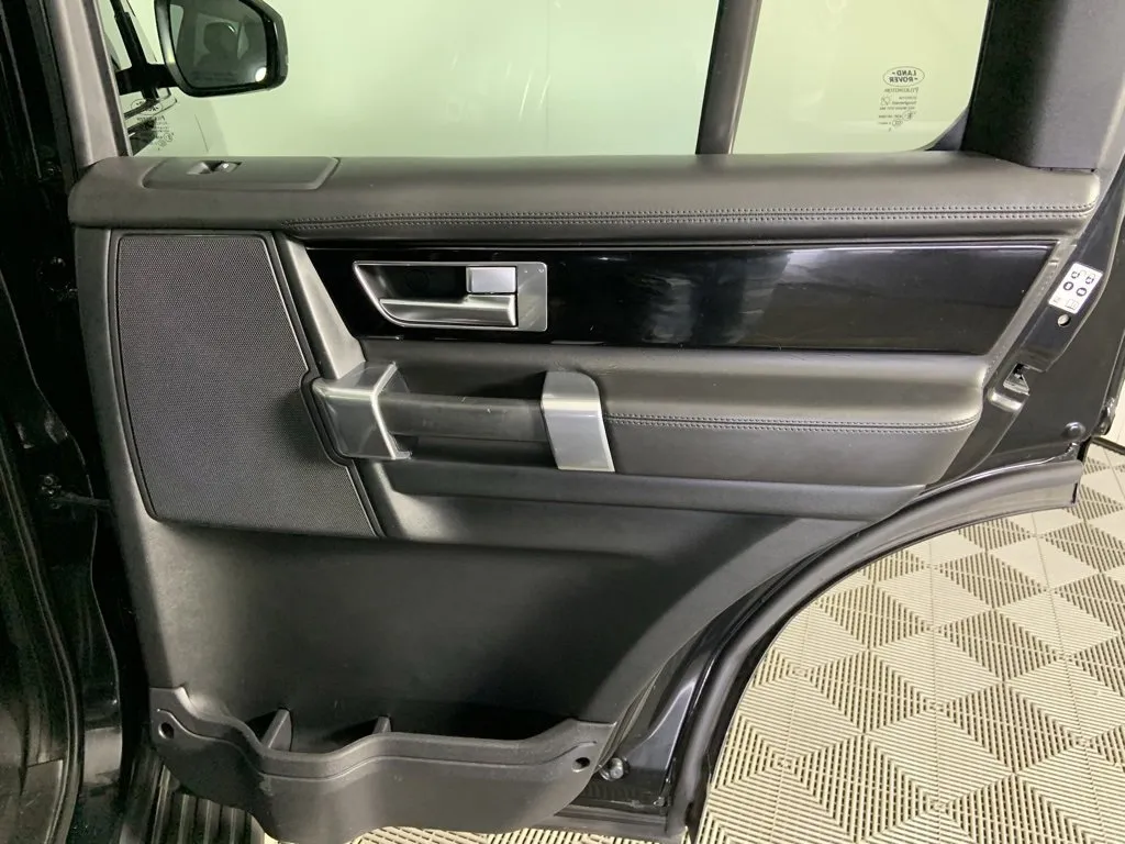 2016 Land Rover LR4 HSE photo 8