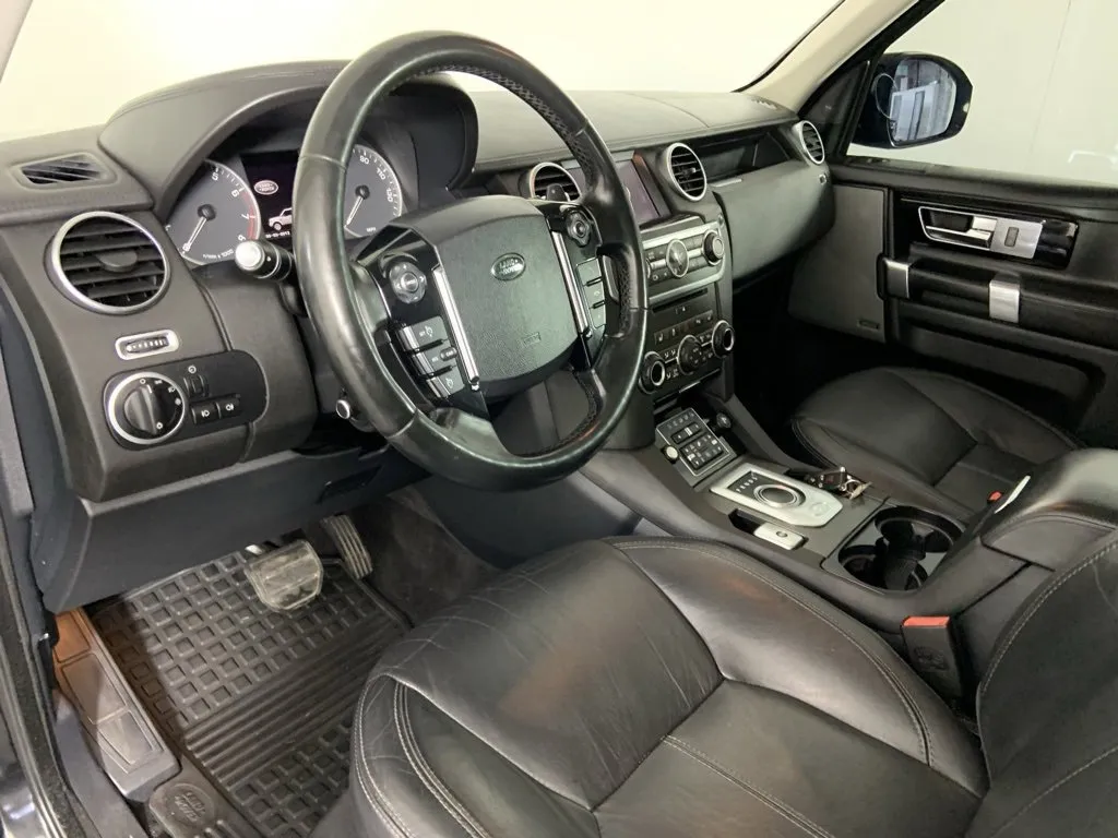 2016 Land Rover LR4 HSE photo 10