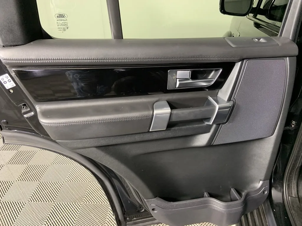 2016 Land Rover LR4 HSE photo 29