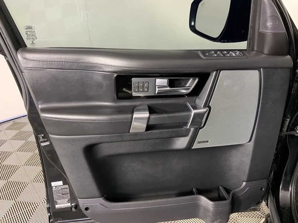 2016 Land Rover LR4 HSE photo 7
